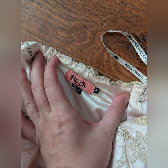 Chic Ivory Lace Formal Dress - Picture 3 of 4